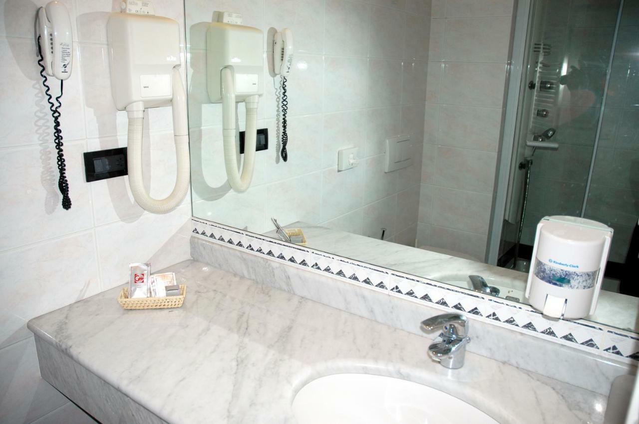 Single Room,908439169:JPEG